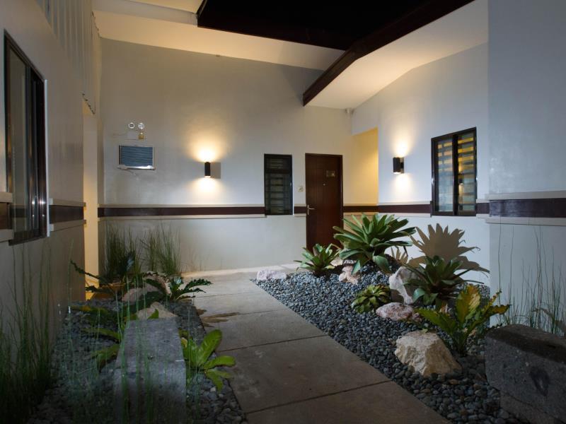 Garden View Hotel Angeles Buitenkant foto