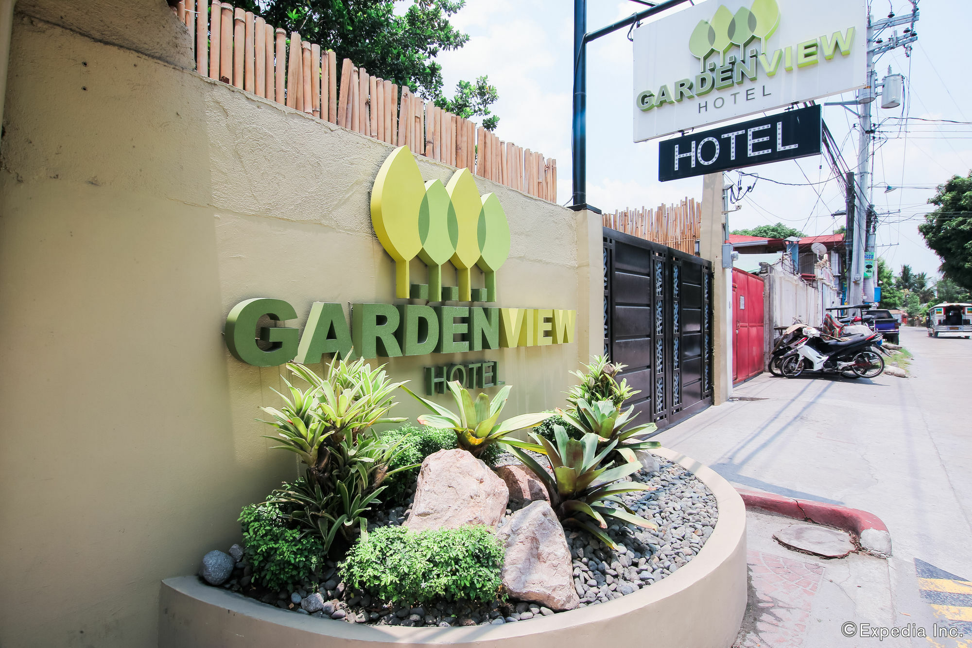 Garden View Hotel Angeles Buitenkant foto