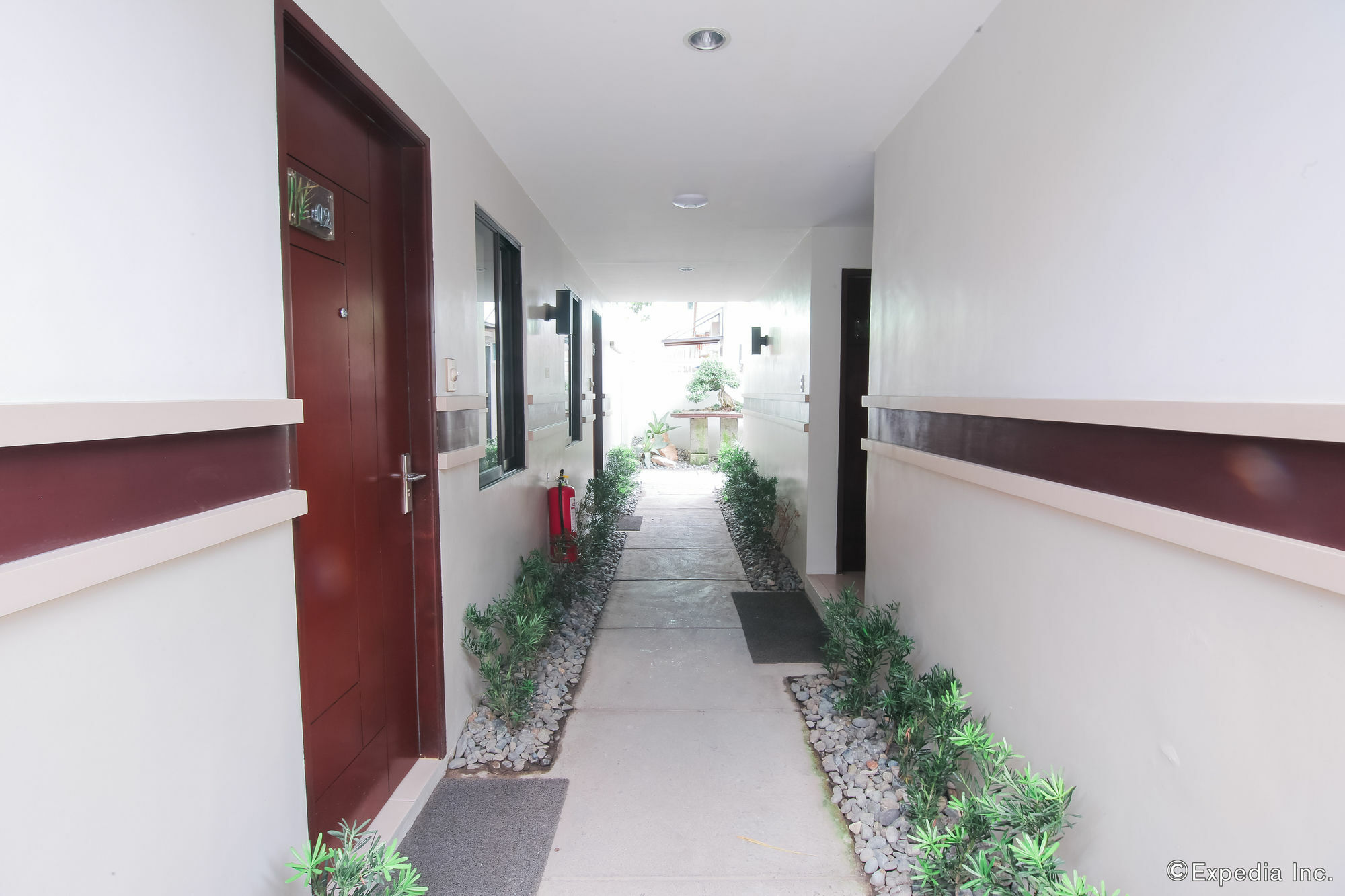 Garden View Hotel Angeles Buitenkant foto